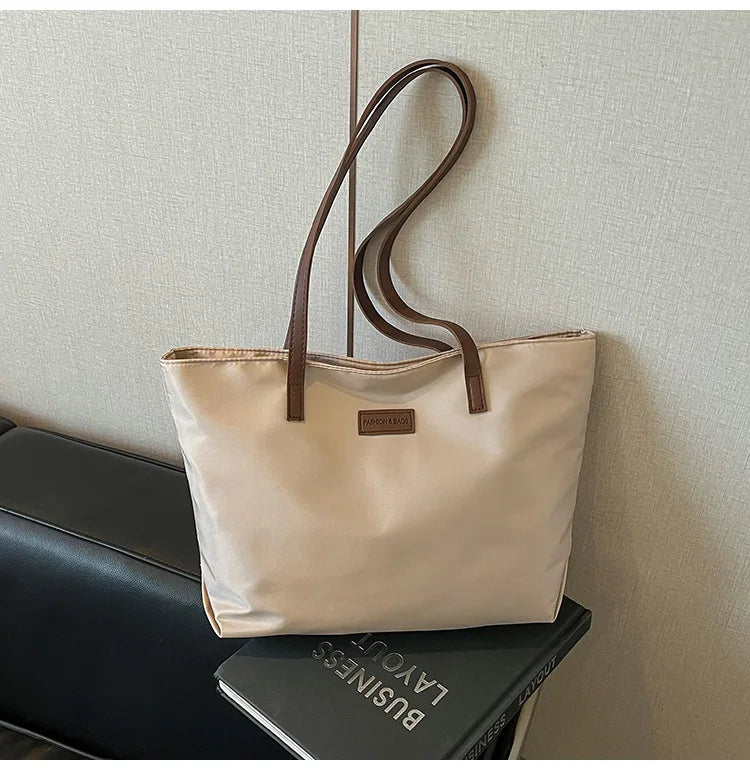 MARGOT| Bolso de hombro ligero y espacioso