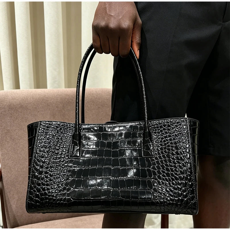 LIVIA | Bolso versátil con acabado texturizado