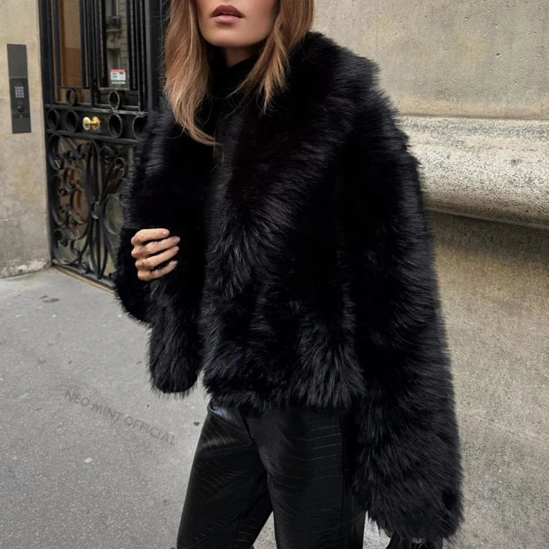 NOIR | Chaqueta corta de pelo sintético