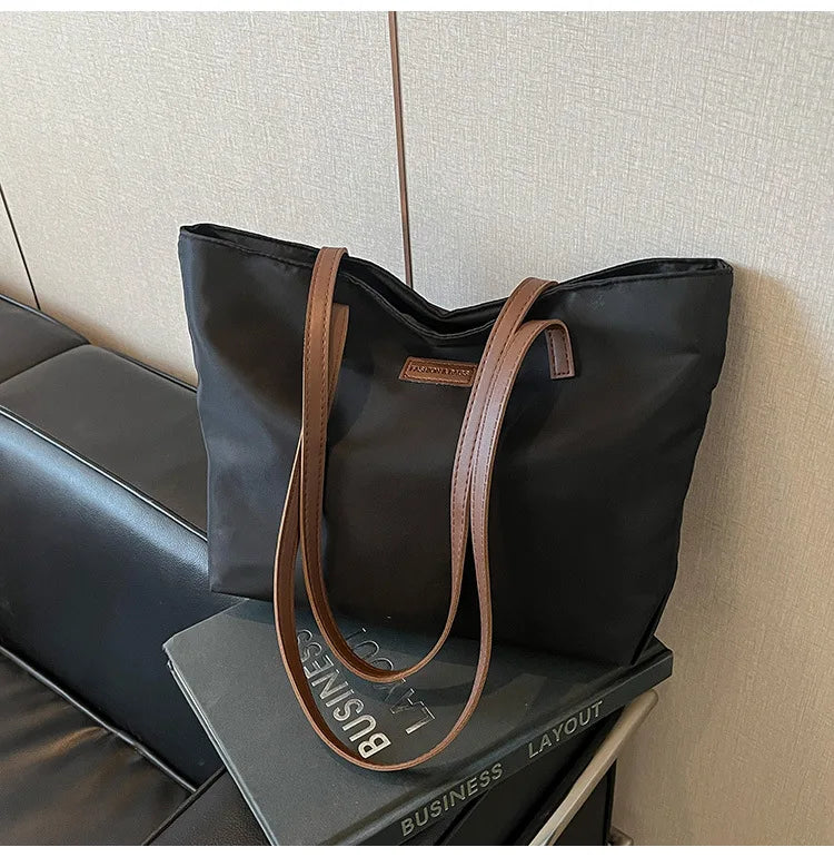 MARGOT| Bolso de hombro ligero y espacioso