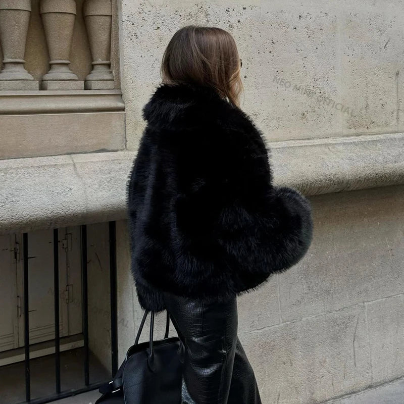 NOIR | Chaqueta corta de pelo sintético