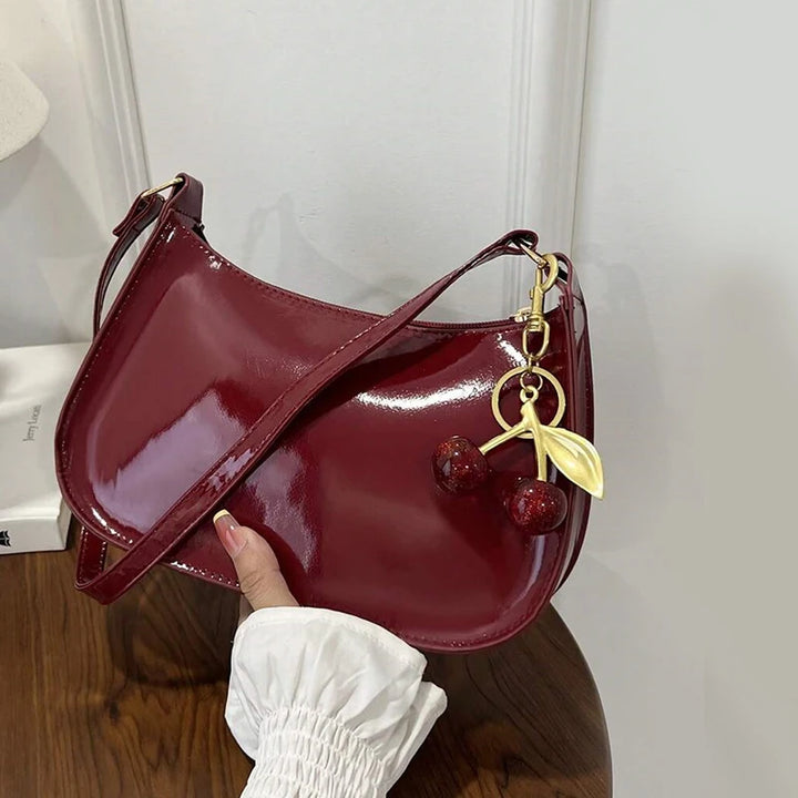 CHÉRIE | Bolso de hombro con colgante de cereza