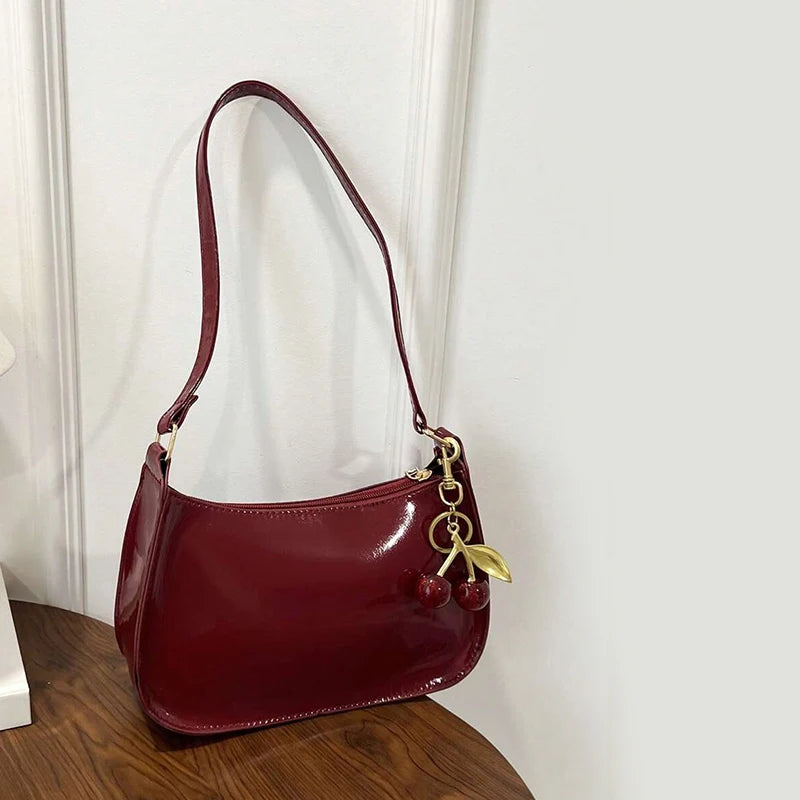 CHÉRIE | Bolso de hombro con colgante de cereza