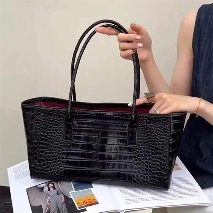 LIVIA | Bolso versátil con acabado texturizado