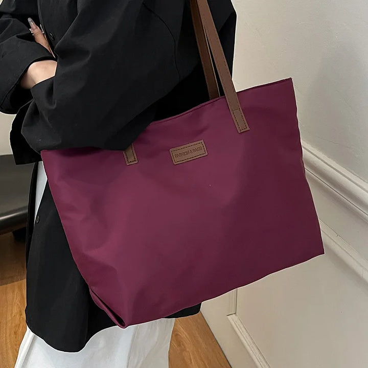 MARGOT| Bolso de hombro ligero y espacioso