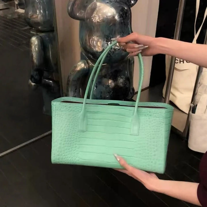 LIVIA | Bolso versátil con acabado texturizado