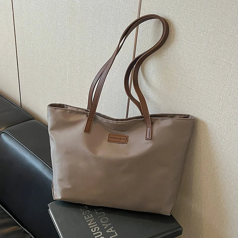 MARGOT| Bolso de hombro ligero y espacioso