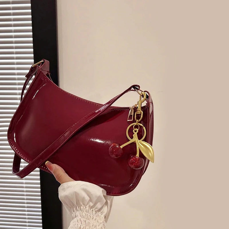 CHÉRIE | Bolso de hombro con colgante de cereza