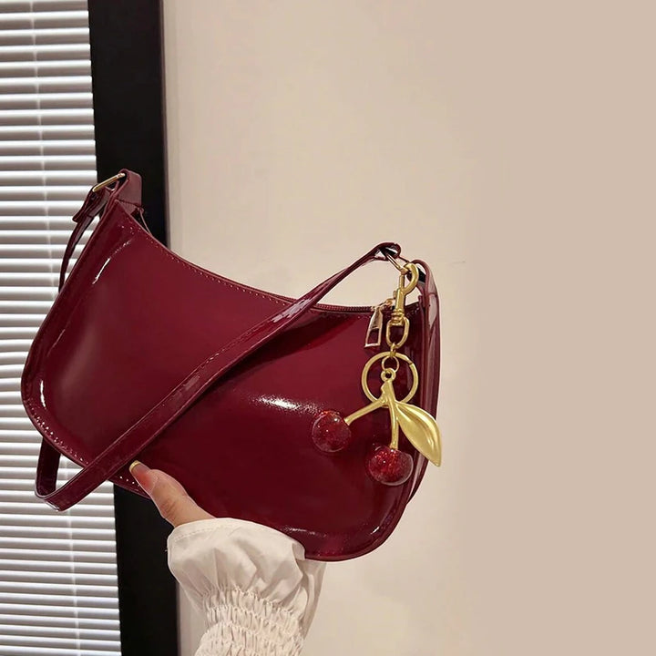 CHÉRIE | Bolso de hombro con colgante de cereza