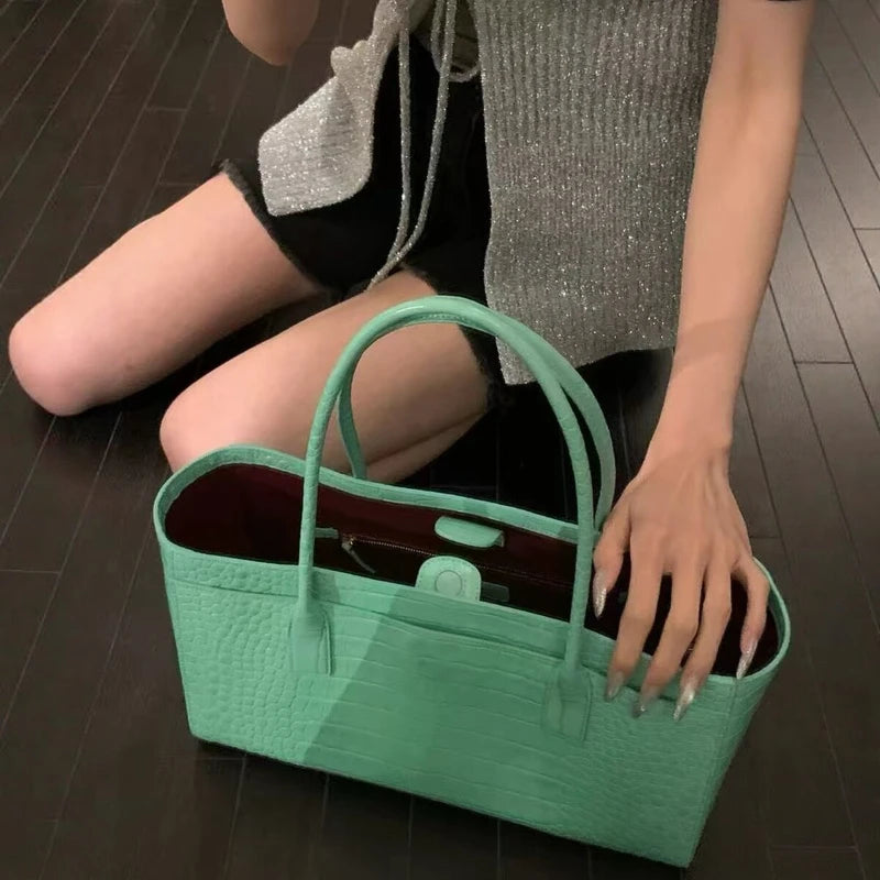 LIVIA | Bolso versátil con acabado texturizado