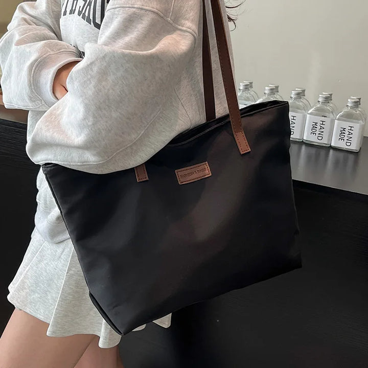 MARGOT| Bolso de hombro ligero y espacioso