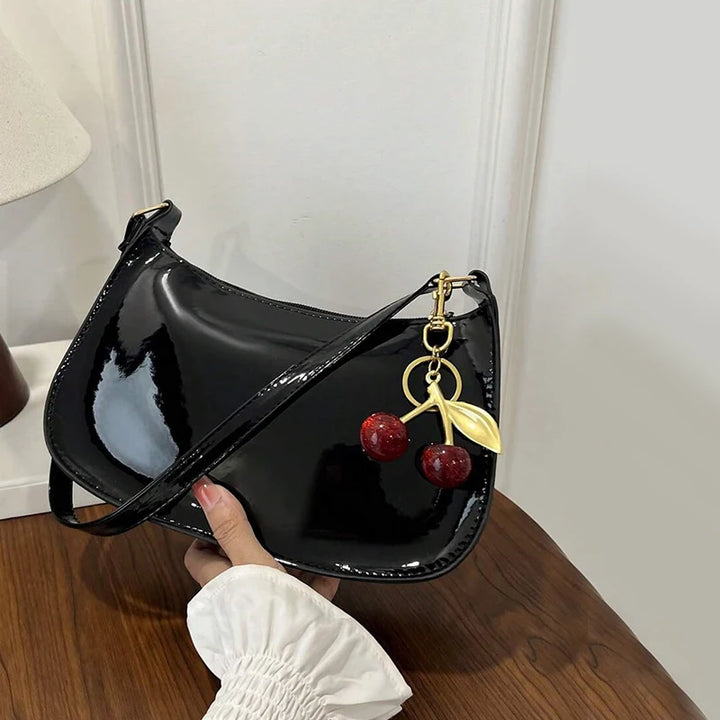 CHÉRIE | Bolso de hombro con colgante de cereza